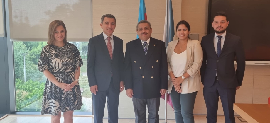 Embajador de Colombia en Azerbaiyán se reunió con el Vicerrector de la Universidad ADA