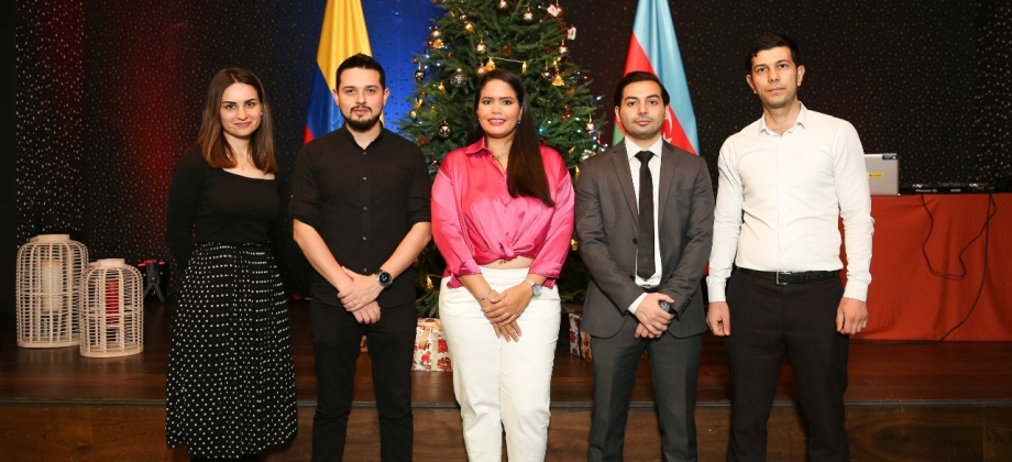 Embajada de Colombia en Azerbaiyán realiza actividad de cierre del año y conmemora con la comunidad colombiana residente el inicio de la Navidad