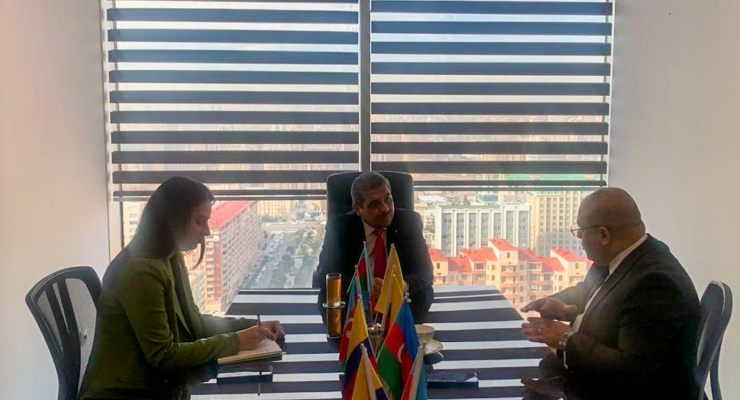 Embajador de Colombia en Azerbaiyán y Director del Centro de Pensamiento Caucásico-Iberoamericano se reúnen para impulsar colaboración bilateral