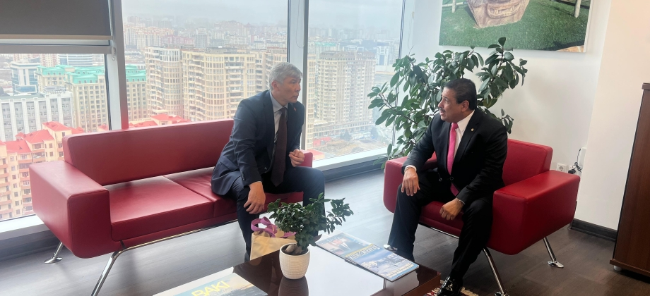 Embajador de Colombia sostuvo reunión con el Embajador de la República Kirguisa en Bakú