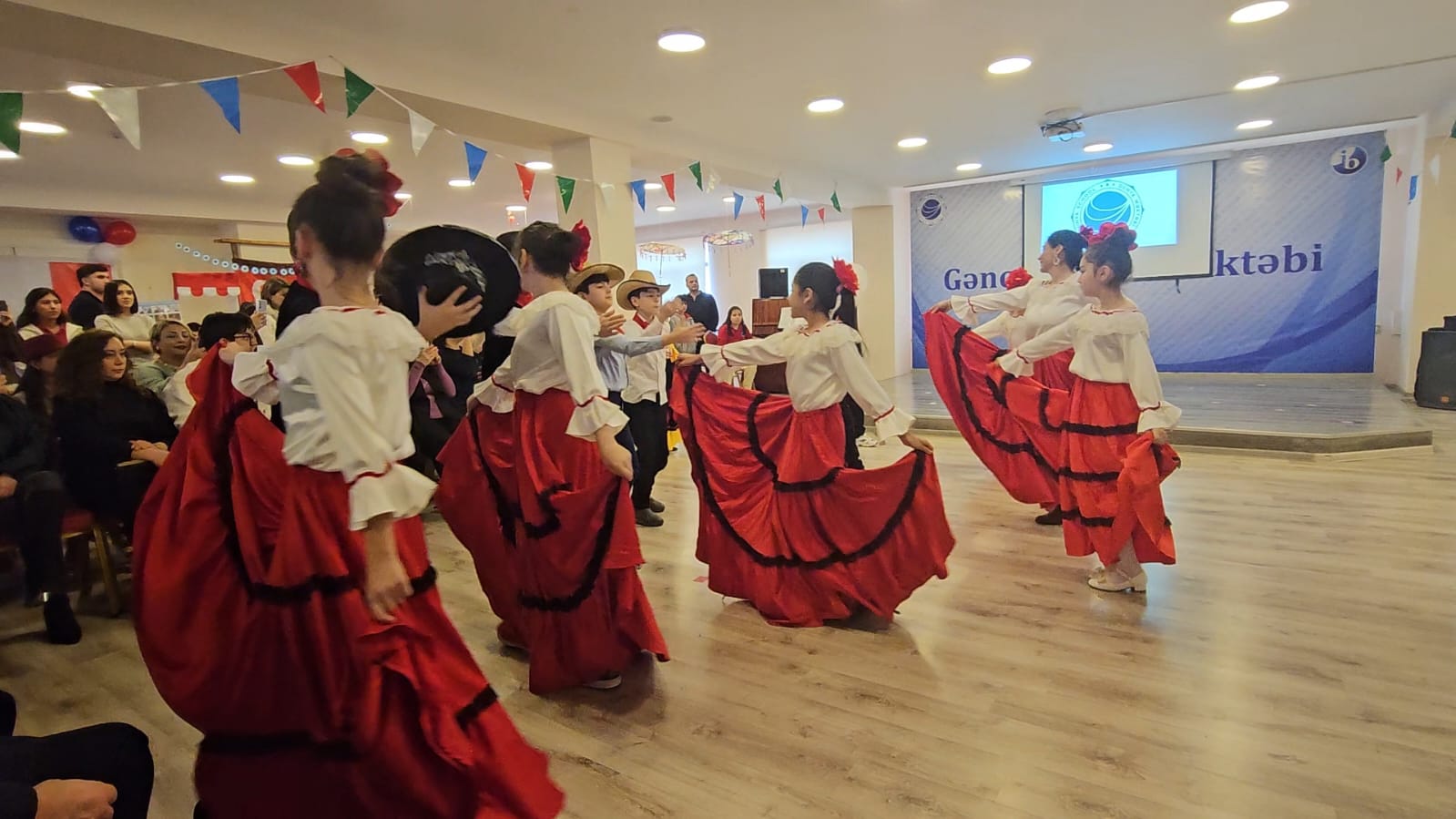 Embajada de Colombia participa en el Festival de Lenguas y Culturas en la ciudad de Ganja