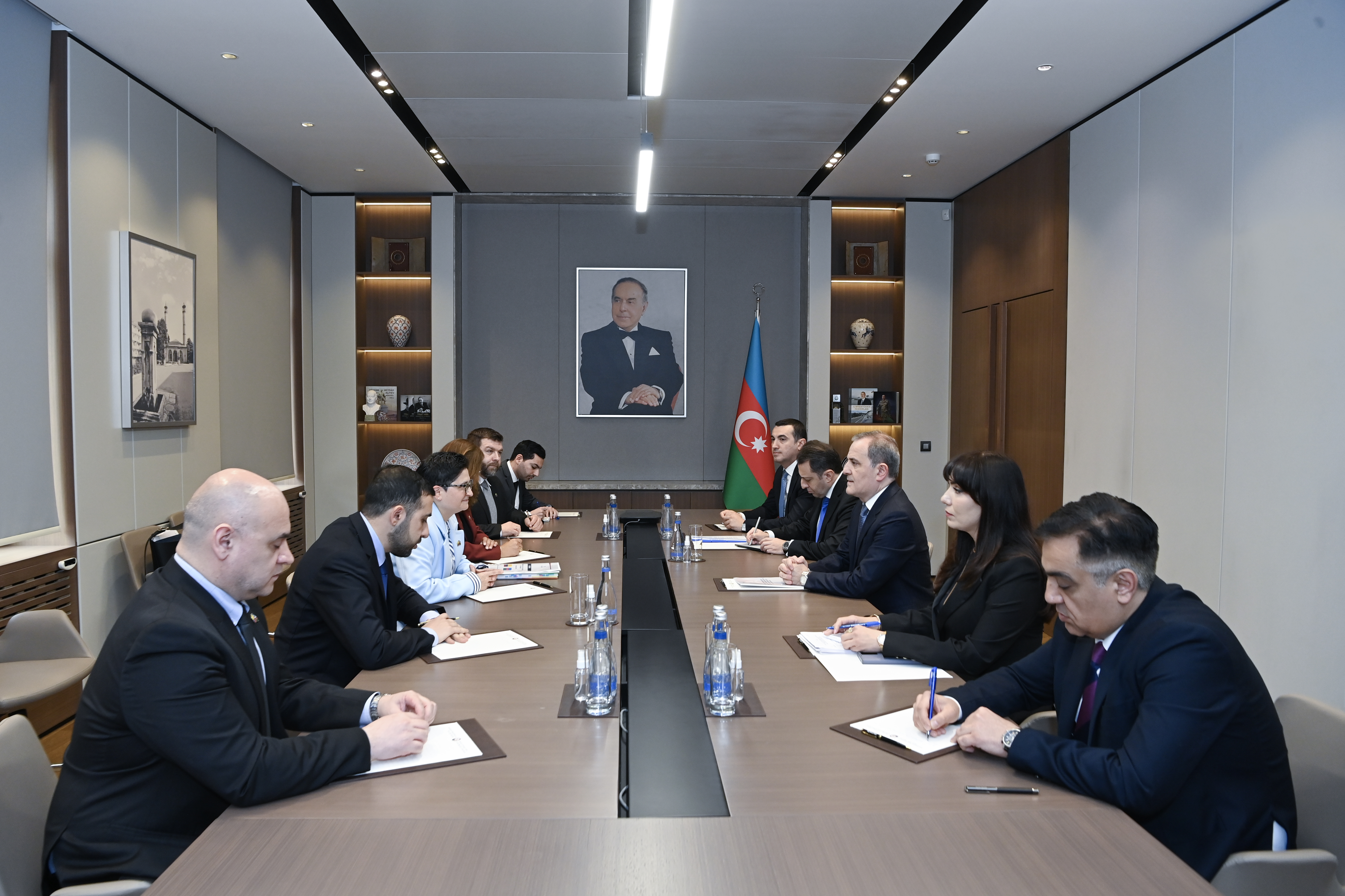 Reunión con el Viceministro de Relaciones Exteriores de Azerbaiyán