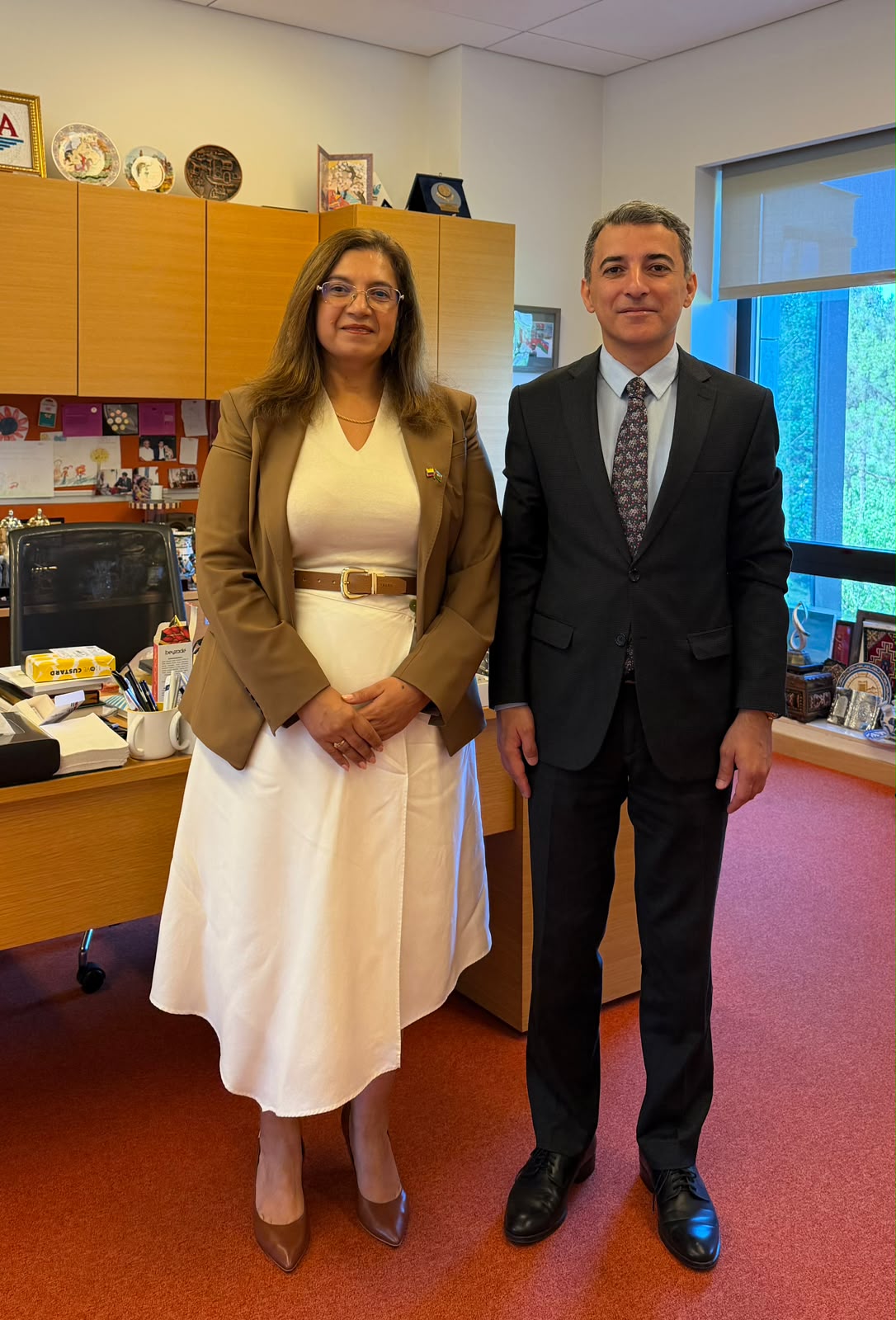 Embajadora de Colombia en Azerbaiyán sostuvo reunión con el vicerrector de la Universidad ADA