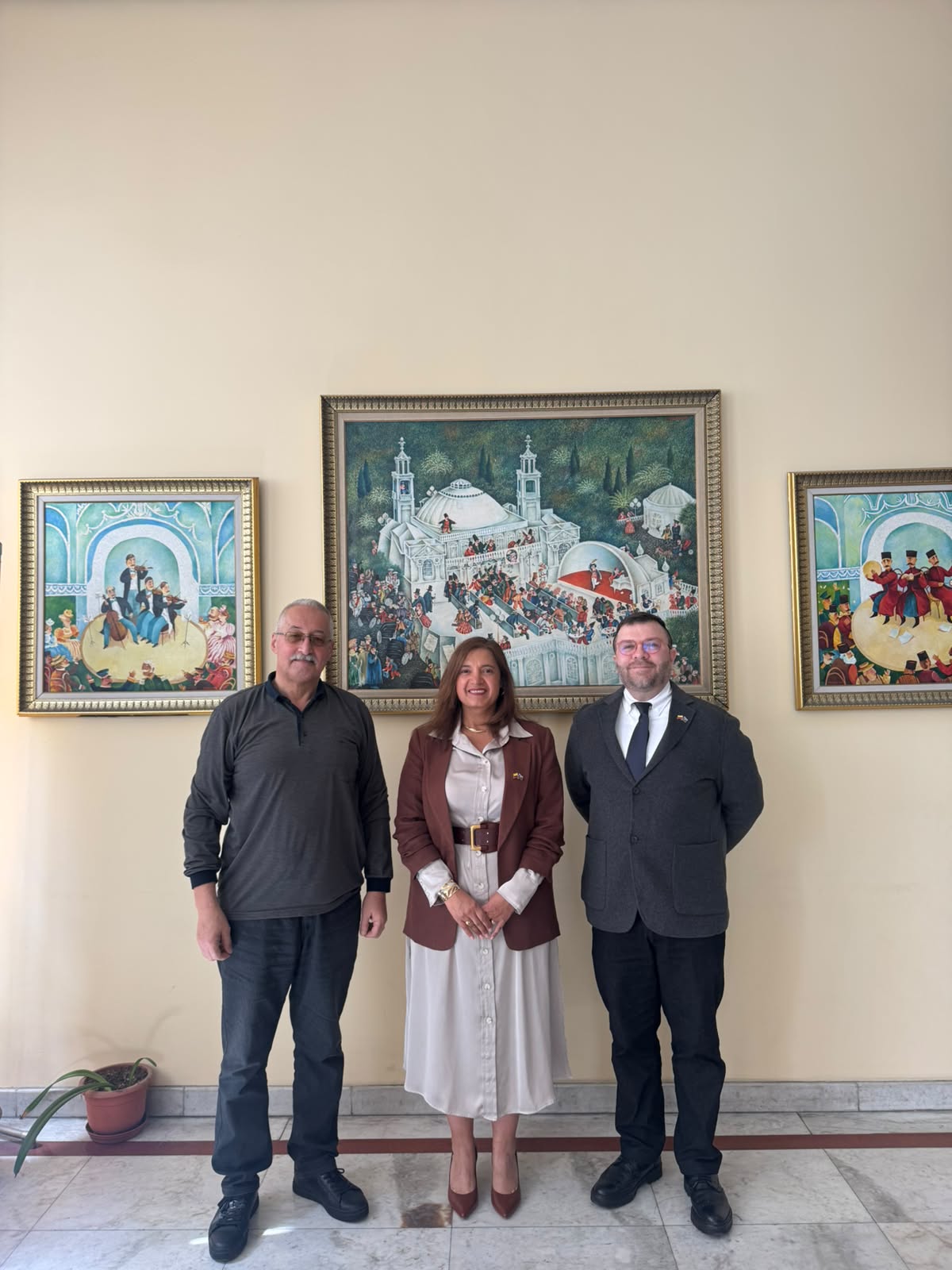 Embajadora de Colombia en Azerbaiyán se reúne con directivo de la Filarmónica Estatal de Azerbaiyán para explorar proyectos de cooperación cultural