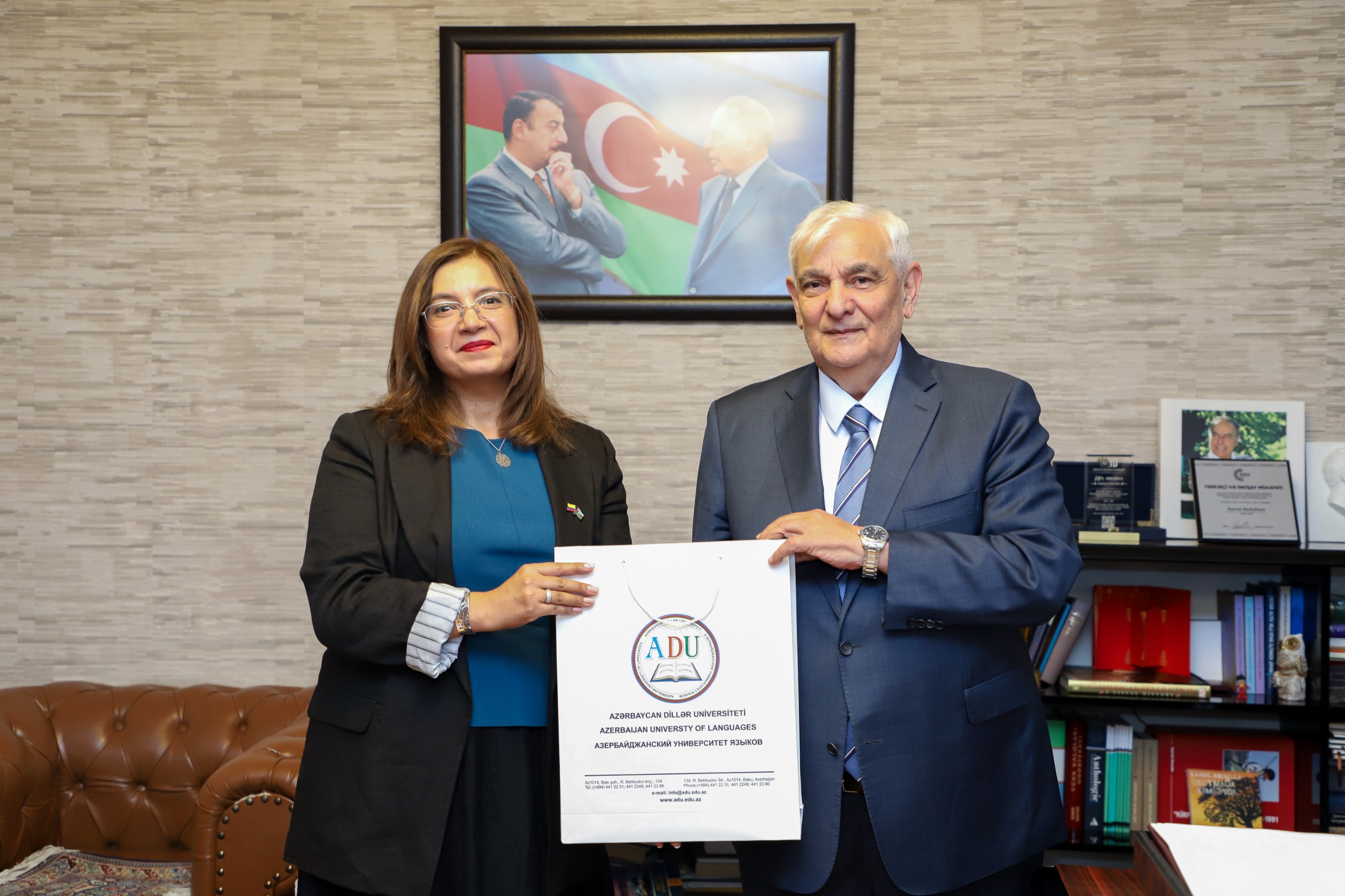 Embajadora de Colombia se reunió con el Rector de la Universidad de Lenguas de Azerbaiyán para fortalecer la cooperación académica y cultural