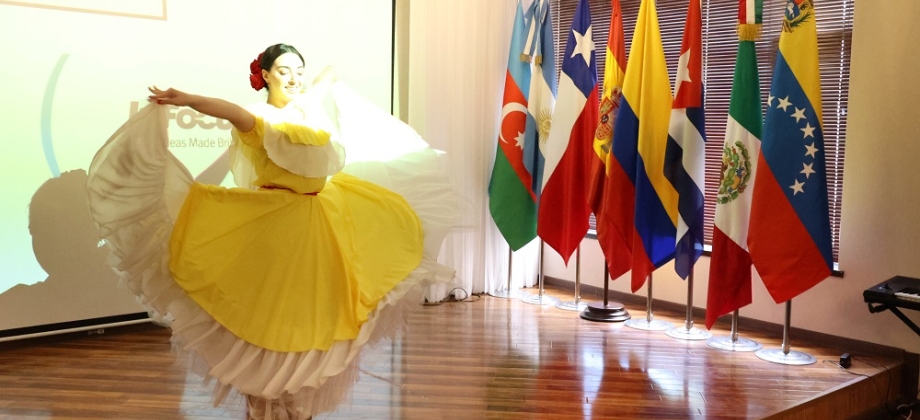 Embajada de Colombia en Azerbaiyán participa en el evento cultural en el Centro Estatal de Traducción de Azerbaiyán