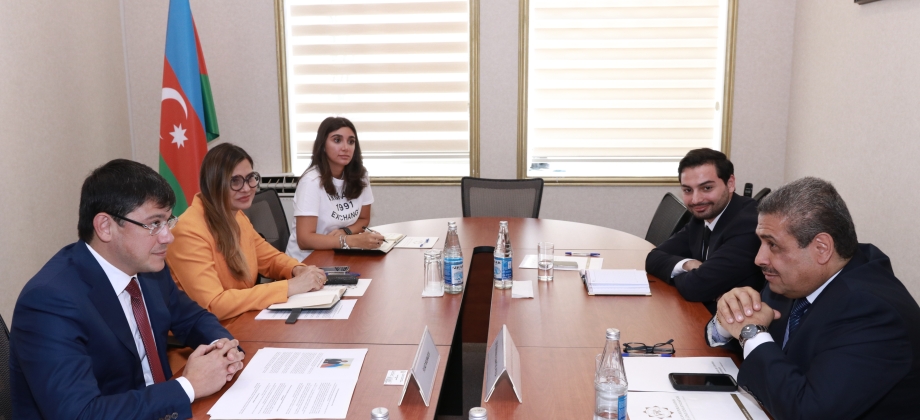 Embajador de Colombia se reúne con el Presidente del Comité Estatal de Trabajo con la Diáspora de Azerbaiyán
