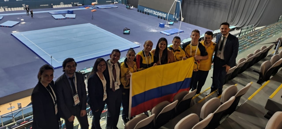 Jóvenes gimnastas colombianos participan en la Copa Mundial de Gimnasia Artística en Azerbaiyán