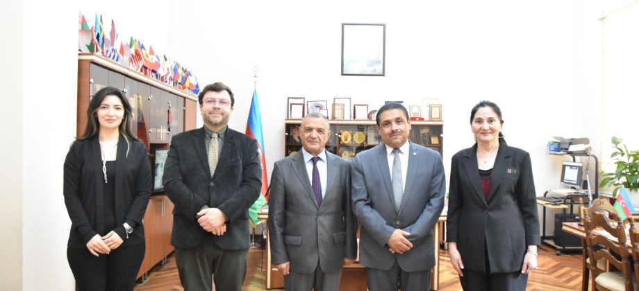 Embajador de Colombia y delegación de Azerbaiyán