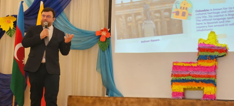 El Cónsul de Colombia en Azerbaiyán realiza presentación en la British School in Baku sobre personajes colombianos célebres