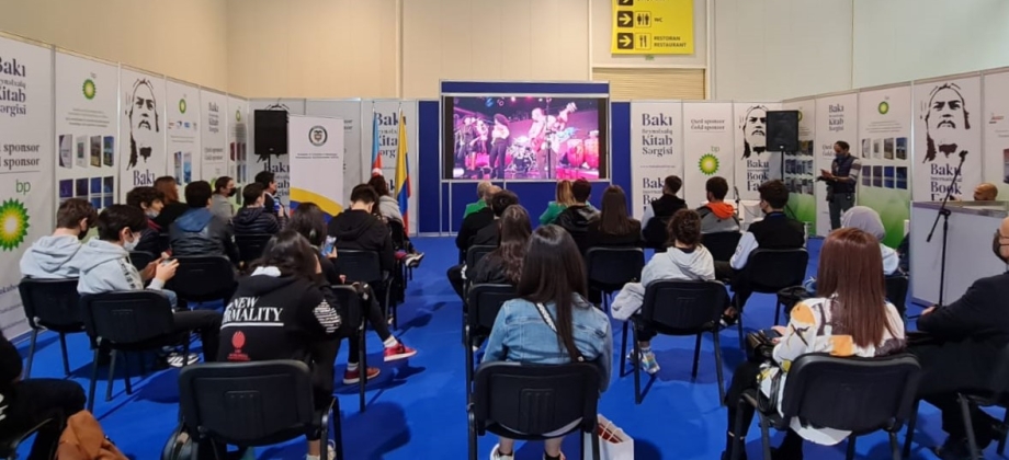 Suena La Mojarra Eléctrica en la VII Feria Internacional del Libro de Bakú