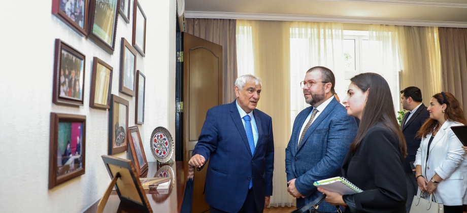 Reunión entre el Consejero de la Embajada de Colombia y el Rector de la Universidad de Lenguas de Azerbaiyán