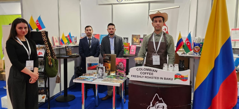 La Embajada de Colombia en Bakú, Azerbaiyán participa en la 9ª Feria Internacional del Libro de Bakú