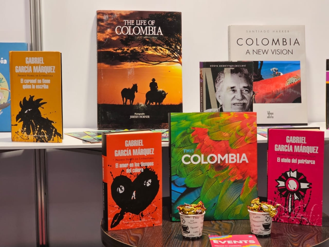 La Embajada de Colombia en Bakú, Azerbaiyán participa en la 9ª Feria Internacional del Libro de Bakú